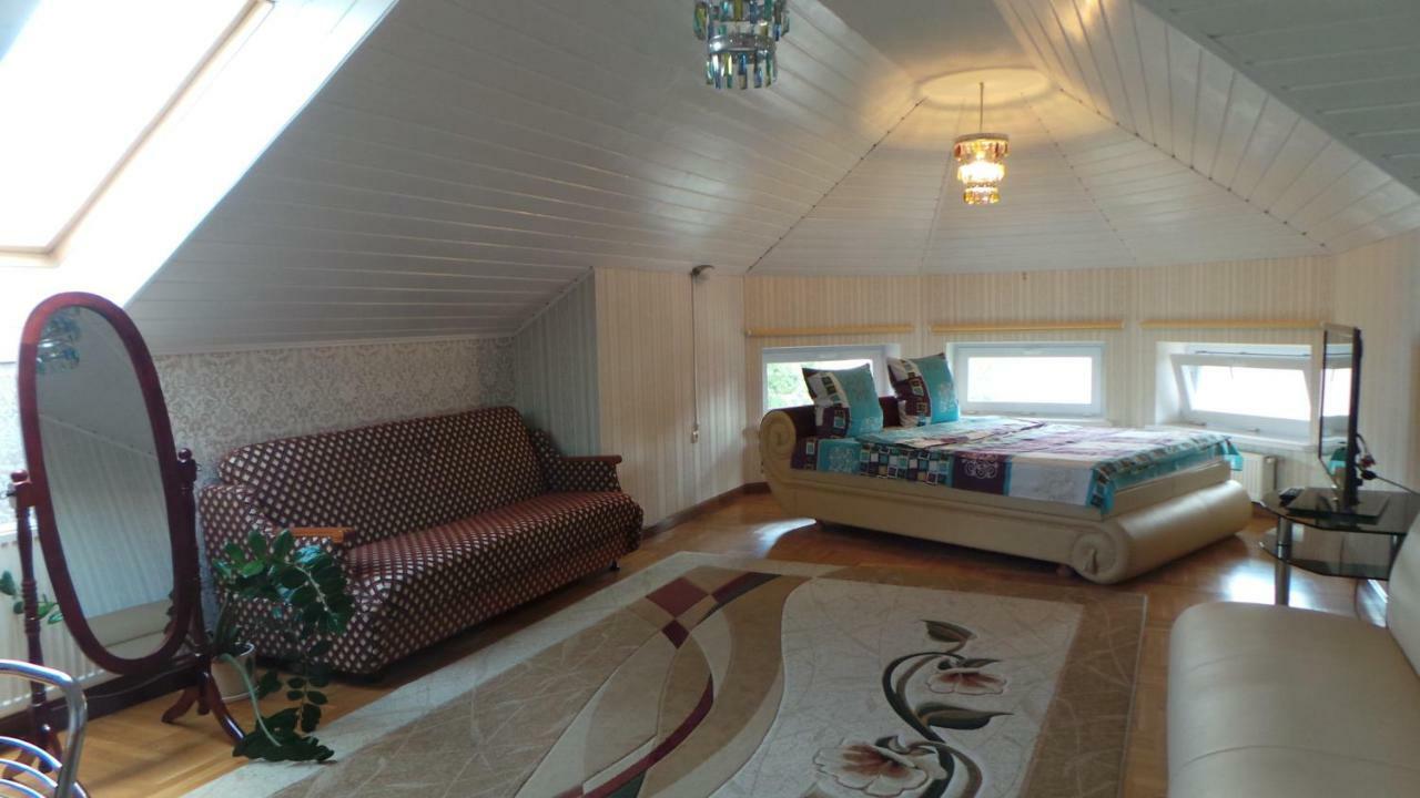 U Viktora Guest House Brest Eksteriør bilde